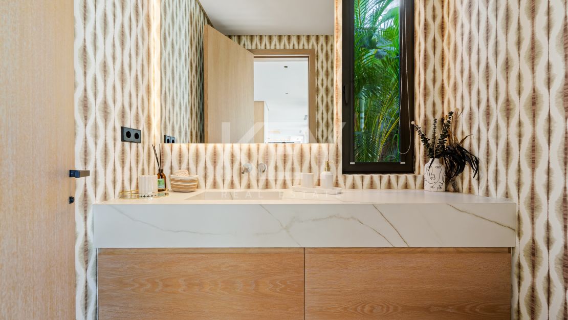 Charming Contemporary Villa near the Beach, Marbella