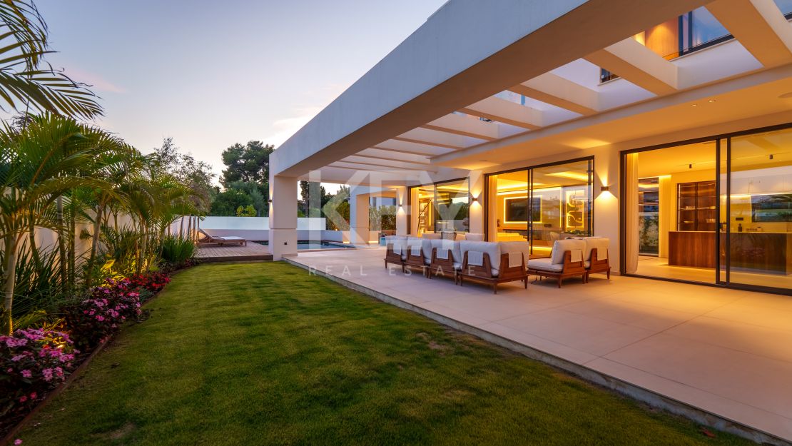 Charming Contemporary Villa near the Beach, Marbella