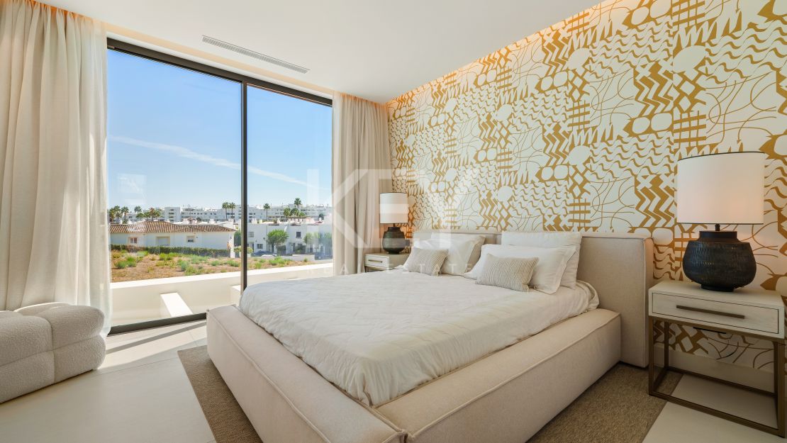 Charming Contemporary Villa near the Beach, Marbella