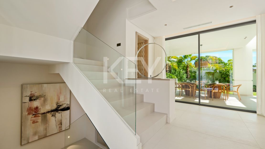 Charming Contemporary Villa near the Beach, Marbella