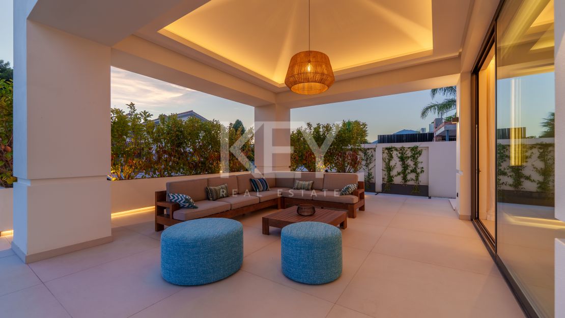 Charming Contemporary Villa near the Beach, Marbella