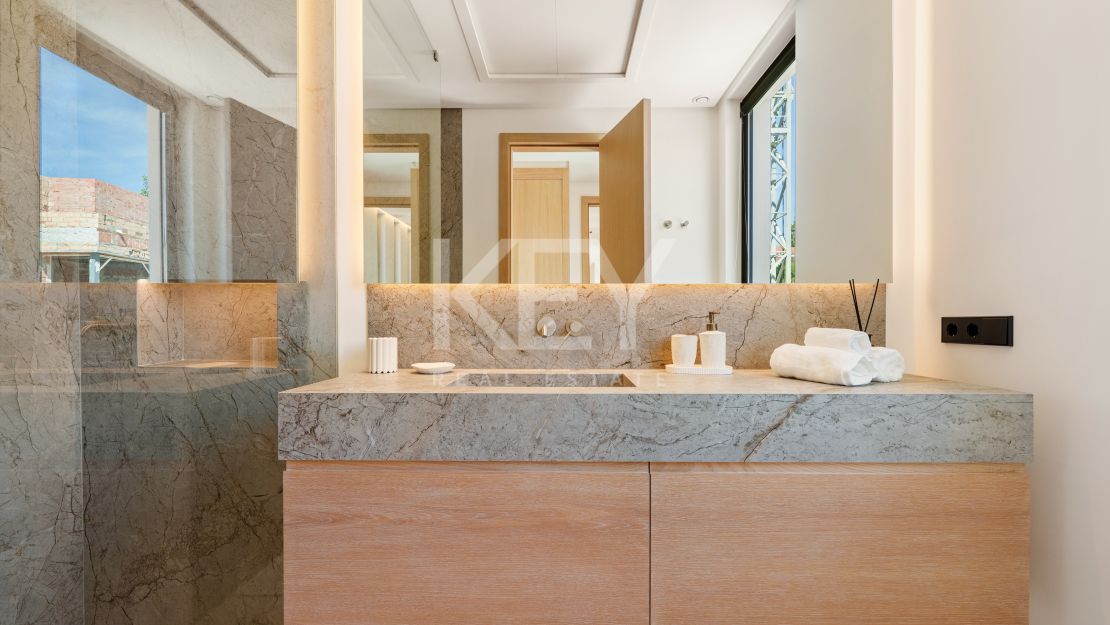 Charming Contemporary Villa near the Beach, Marbella