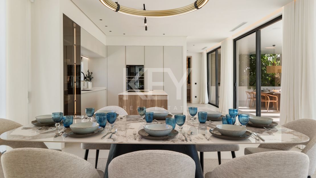 Charming Contemporary Villa near the Beach, Marbella