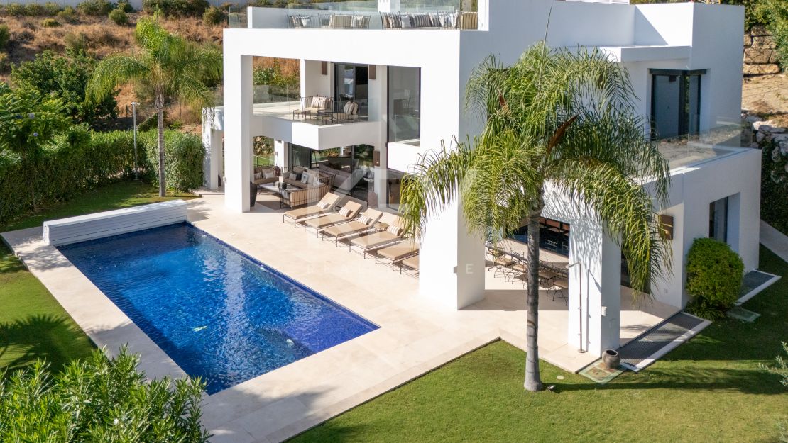 Elegant Villa with Great Views in Nueva Andalucia, Marbella