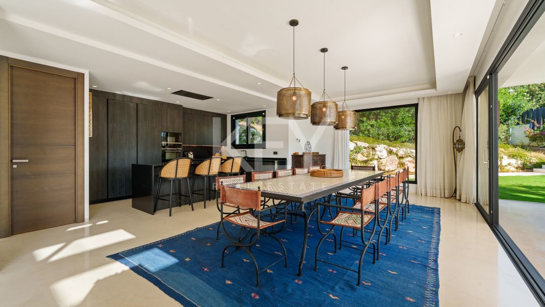 Elegant Villa with Great Views in Nueva Andalucia, Marbella