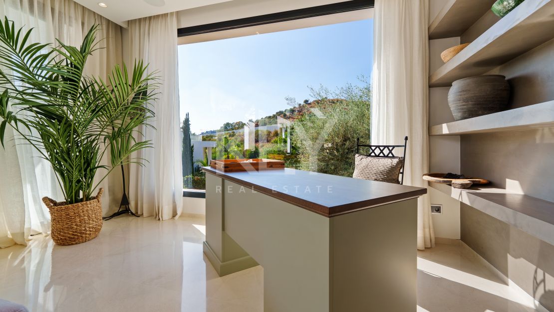 Elegant Villa with Great Views in Nueva Andalucia, Marbella