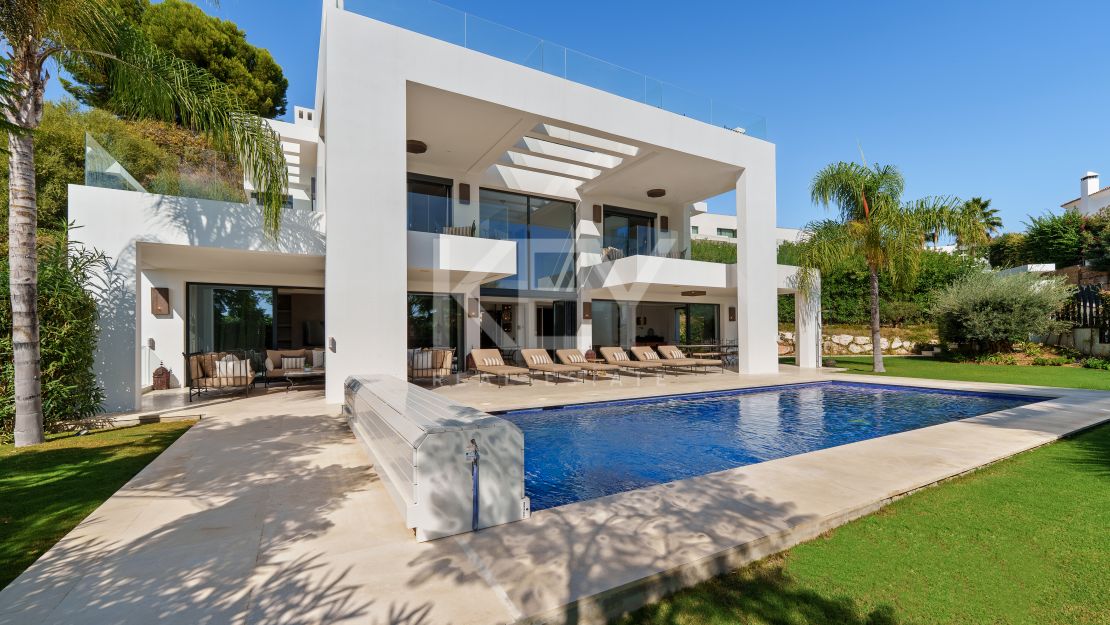 Elegant Villa with Great Views in Nueva Andalucia, Marbella
