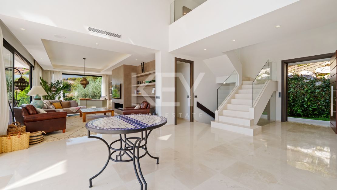 Elegant Villa with Great Views in Nueva Andalucia, Marbella