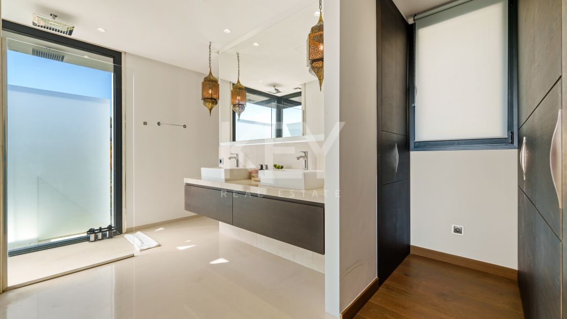 Elegant Villa with Great Views in Nueva Andalucia, Marbella