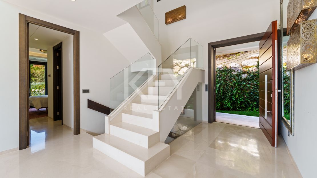 Elegant Villa with Great Views in Nueva Andalucia, Marbella