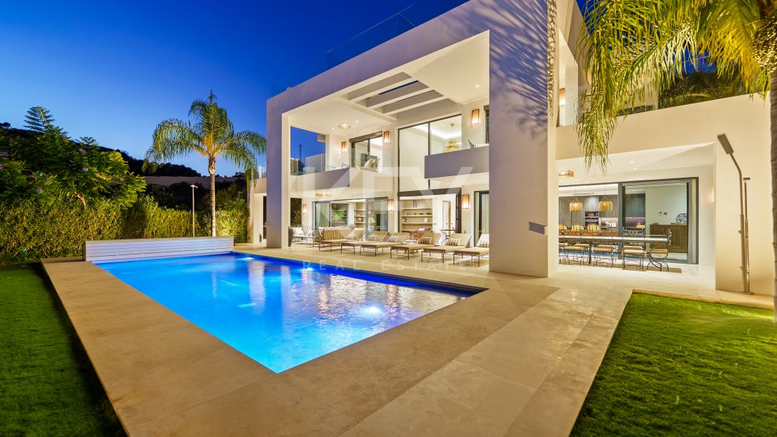 Elegant Villa with Great Views in Nueva Andalucia, Marbella