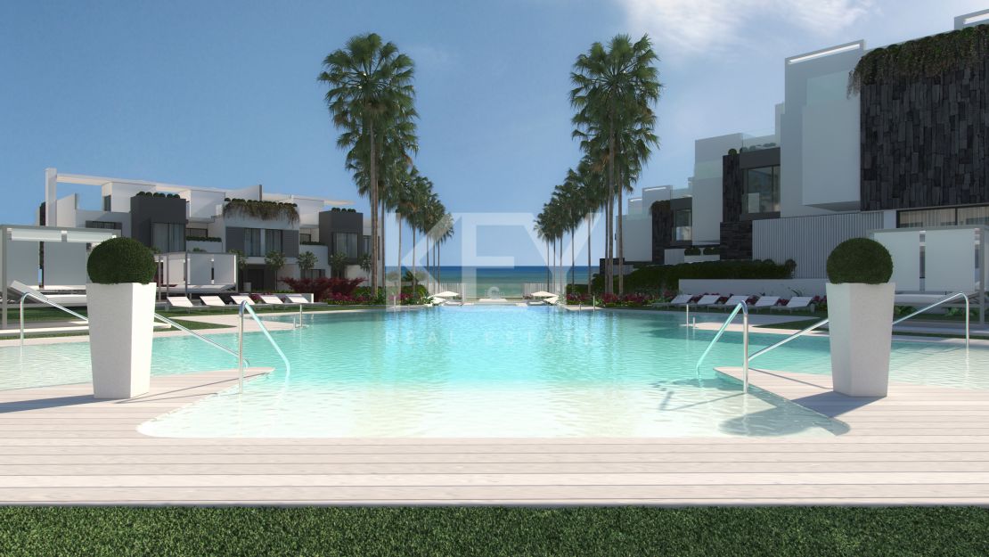 Casa adosada de lujo junto a la playa con piscina privada y vistas panorámicas al mar