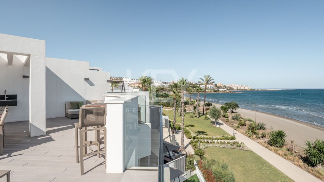 Casa adosada de lujo junto a la playa con piscina privada y vistas panorámicas al mar
