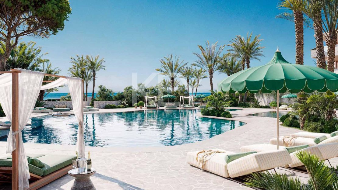 Villa in the most privileged frontline location in New Golden Mile, Estepona