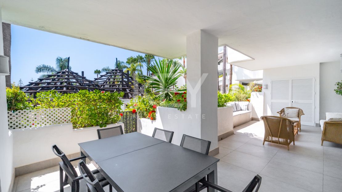 Encantador apartamento junto a la playa en los Jardines de Marina Puente Romano, Marbella