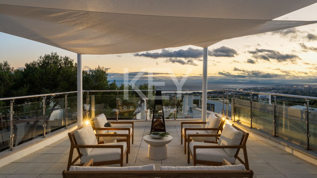 Modern Spacious Townhouse with Sea Views in Sierra Blanca, Marbella