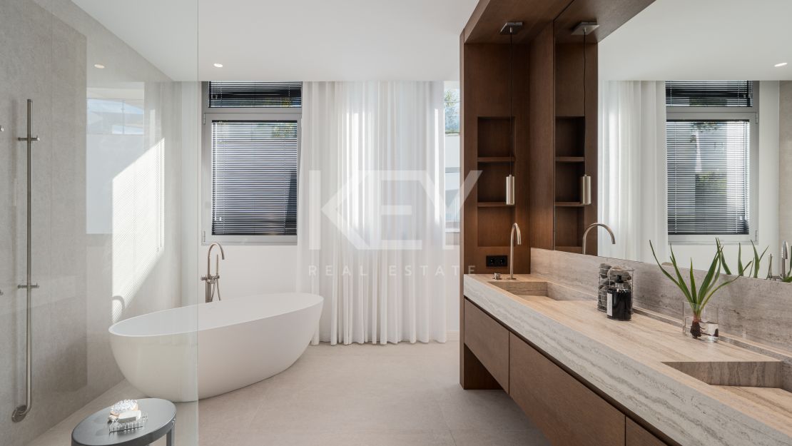 Modern Spacious Townhouse with Sea Views in Sierra Blanca, Marbella