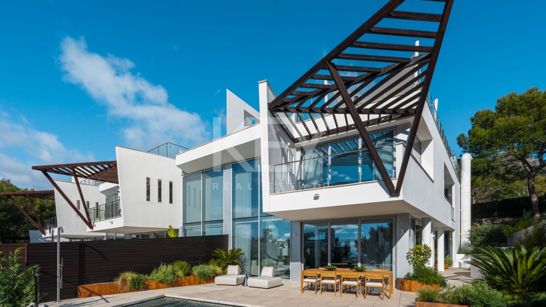 Modern Spacious Townhouse with Sea Views in Sierra Blanca, Marbella