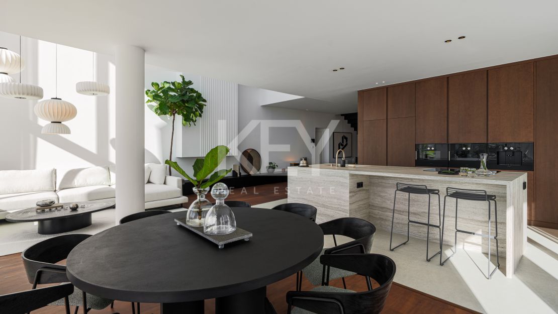 Modern Spacious Townhouse with Sea Views in Sierra Blanca, Marbella