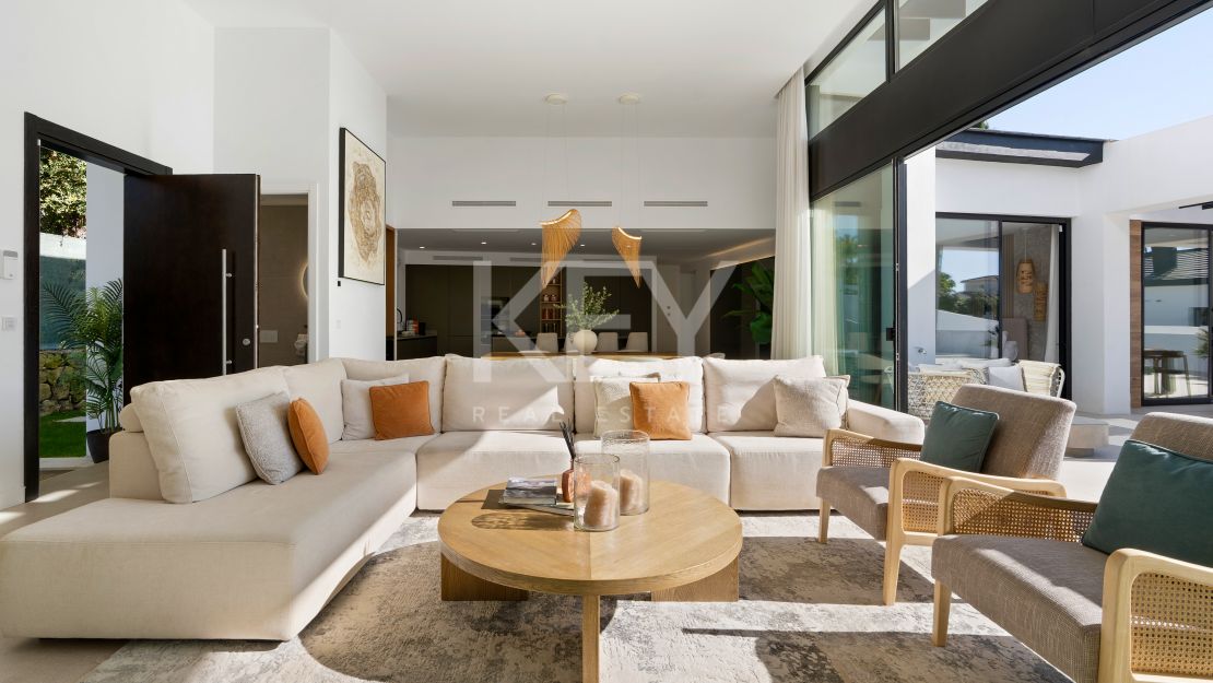 Exceptional Villa just minutes from Los Naranjos Golf Club in Nueva Andalucía, Marbella