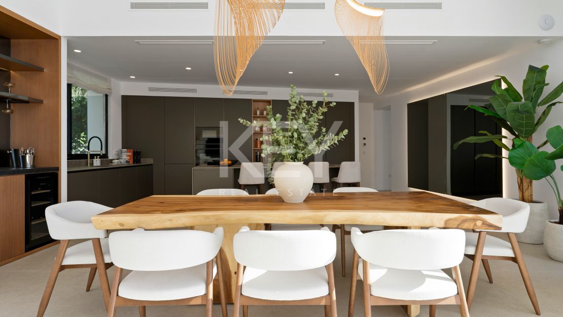 Exceptional Villa just minutes from Los Naranjos Golf Club in Nueva Andalucía, Marbella