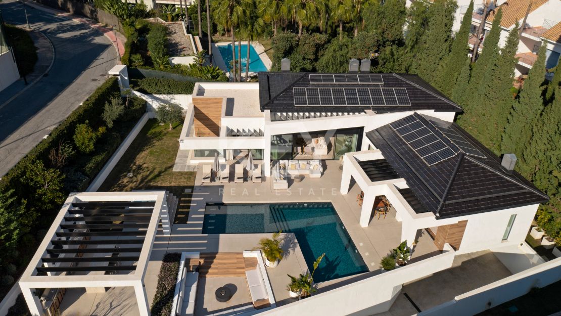 Exceptional Villa just minutes from Los Naranjos Golf Club in Nueva Andalucía, Marbella