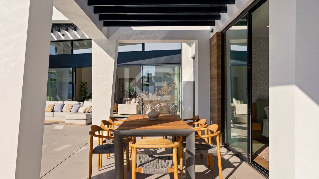 Exceptional Villa just minutes from Los Naranjos Golf Club in Nueva Andalucía, Marbella