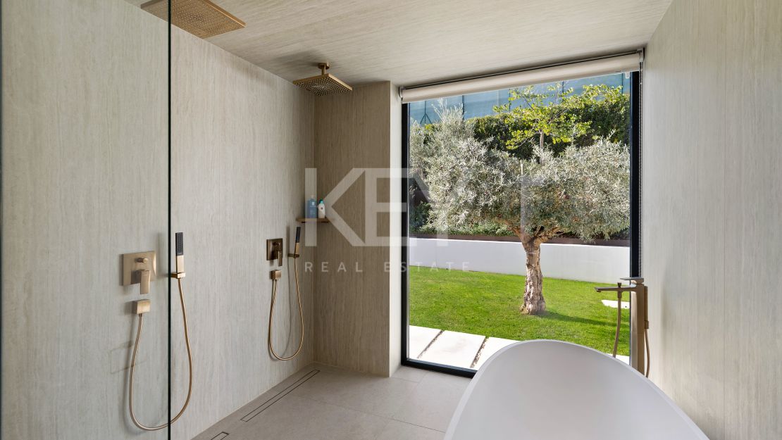 Exceptional Villa just minutes from Los Naranjos Golf Club in Nueva Andalucía, Marbella