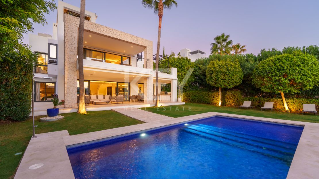 Striking contemporary villa in a secure private community of Nueva Andalucía