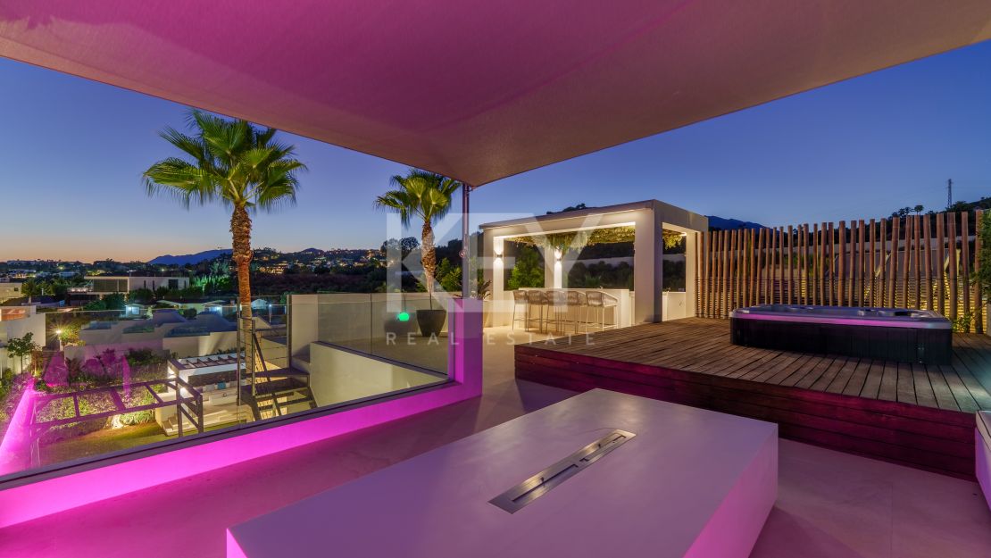 Striking contemporary villa in a secure private community of Nueva Andalucía