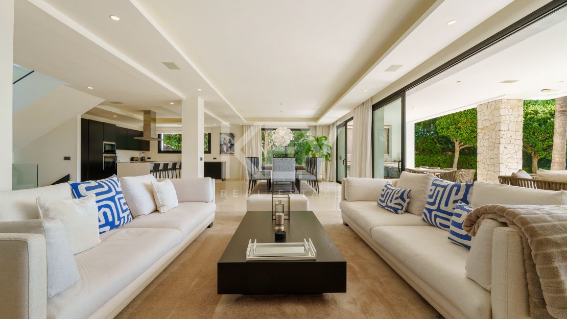 Striking contemporary villa in a secure private community of Nueva Andalucía