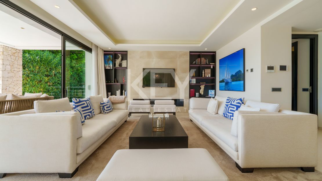 Striking contemporary villa in a secure private community of Nueva Andalucía