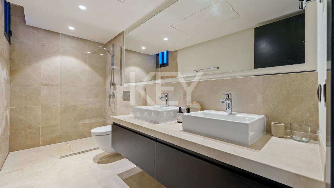 Striking contemporary villa in a secure private community of Nueva Andalucía