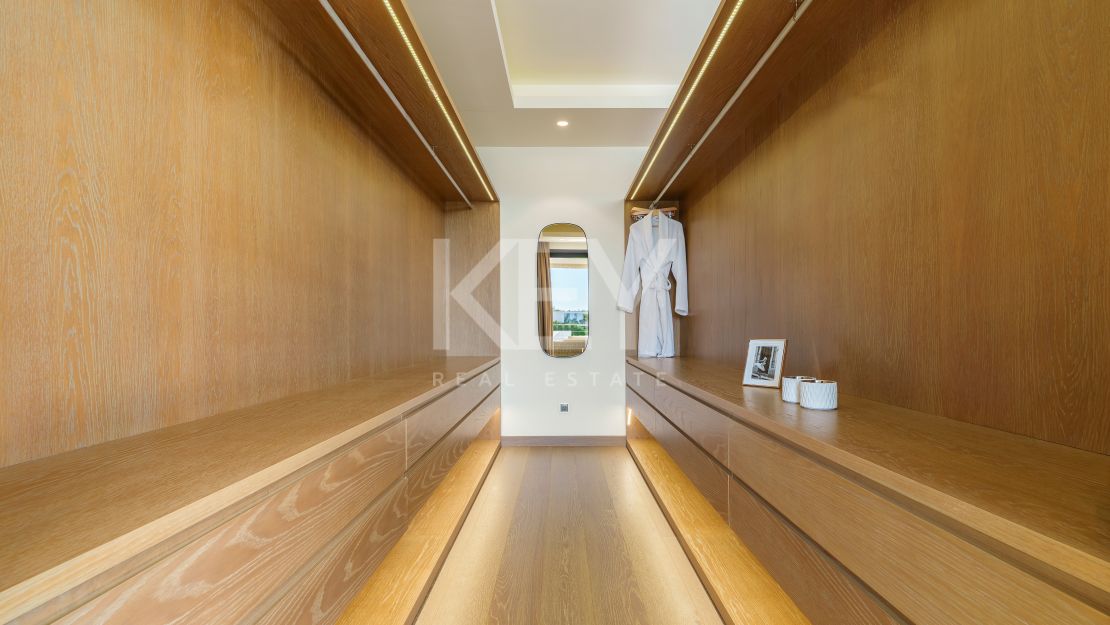 Striking contemporary villa in a secure private community of Nueva Andalucía