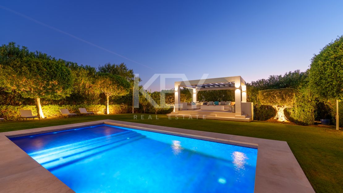 Striking contemporary villa in a secure private community of Nueva Andalucía