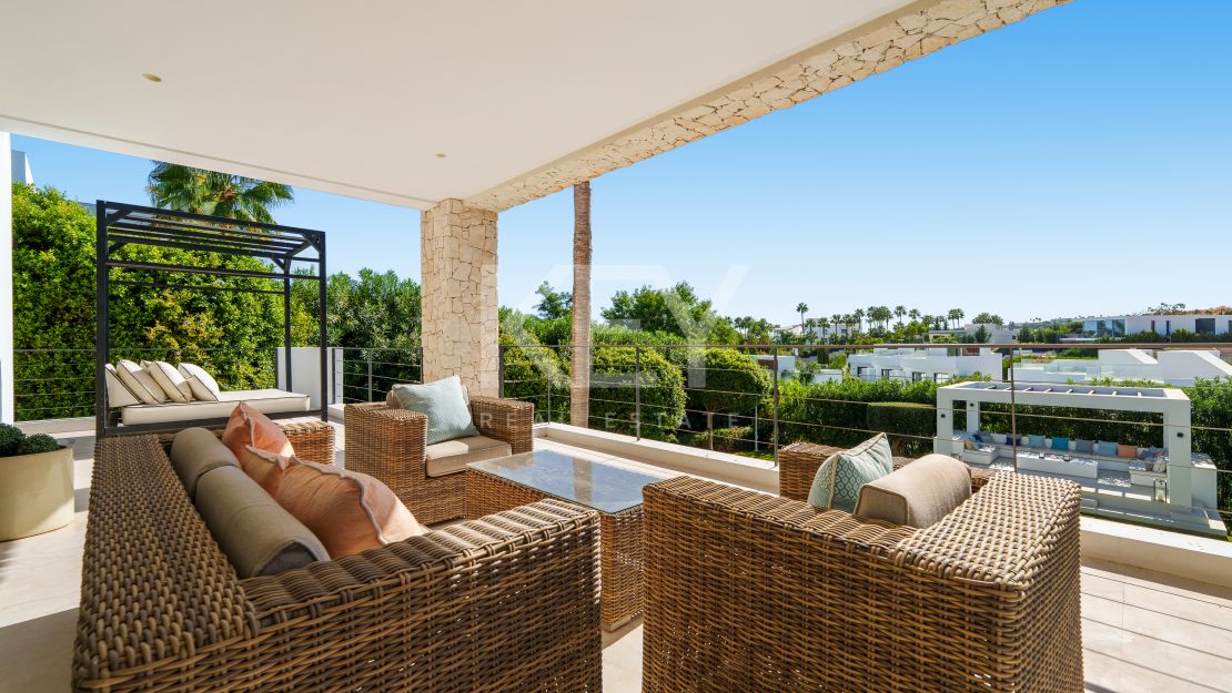 Striking contemporary villa in a secure private community of Nueva Andalucía