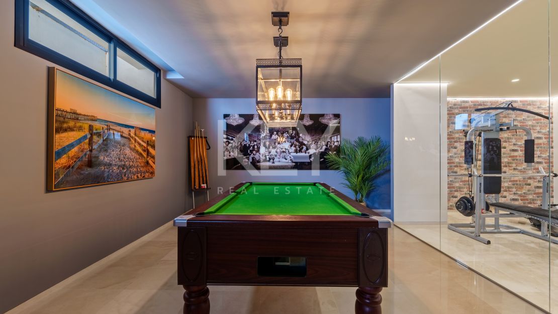 Striking contemporary villa in a secure private community of Nueva Andalucía