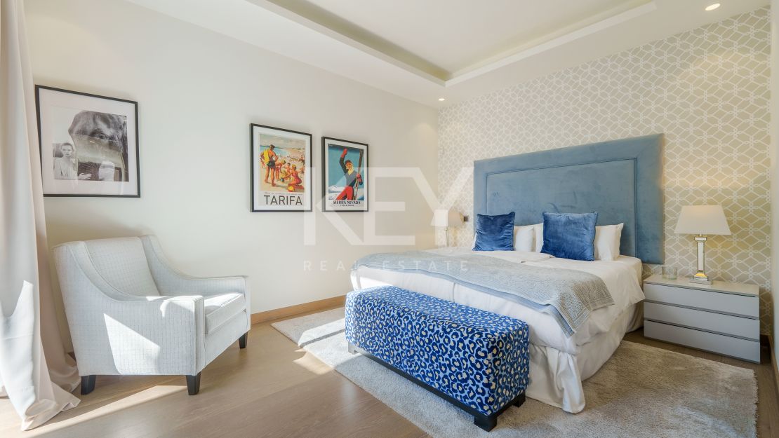 Striking contemporary villa in a secure private community of Nueva Andalucía