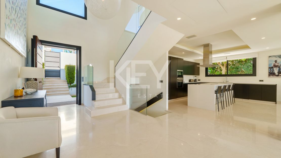 Striking contemporary villa in a secure private community of Nueva Andalucía