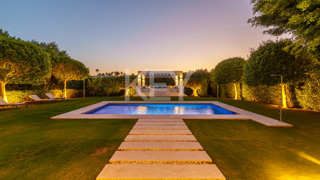 Striking contemporary villa in a secure private community of Nueva Andalucía