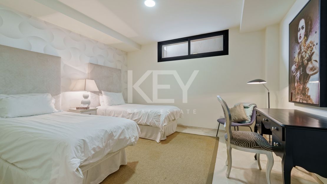 Striking contemporary villa in a secure private community of Nueva Andalucía