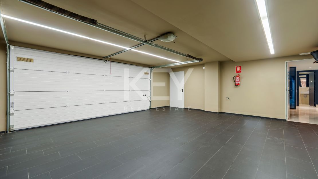 Striking contemporary villa in a secure private community of Nueva Andalucía