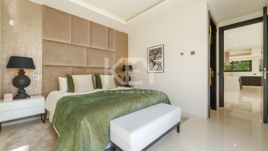 Striking contemporary villa in a secure private community of Nueva Andalucía