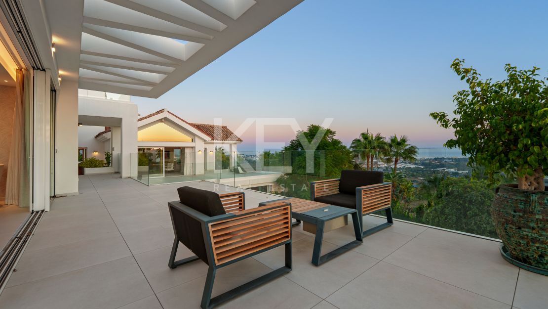 Amazing South Facing Villa on a Privileged Hillside in Benahavis