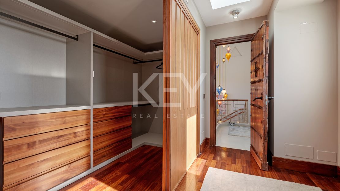 Amazing South Facing Villa on a Privileged Hillside in Benahavis