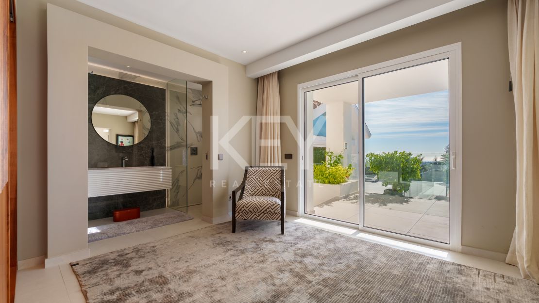 Amazing South Facing Villa on a Privileged Hillside in Benahavis