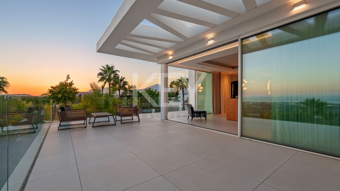 Amazing South Facing Villa on a Privileged Hillside in Benahavis