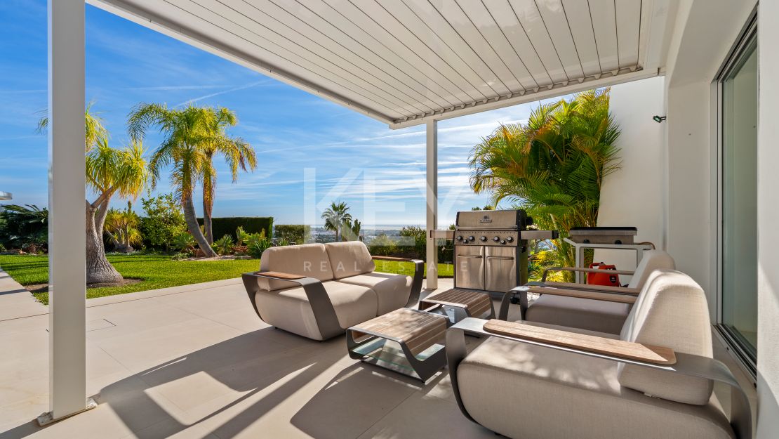 Amazing South Facing Villa on a Privileged Hillside in Benahavis