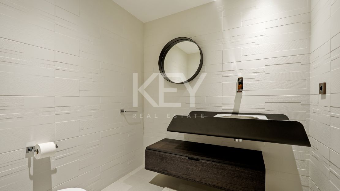 Amazing South Facing Villa on a Privileged Hillside in Benahavis