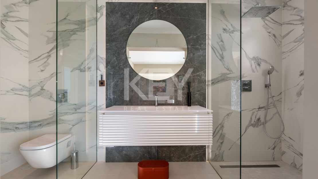 Amazing South Facing Villa on a Privileged Hillside in Benahavis